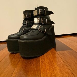 Démonia Platform Boots